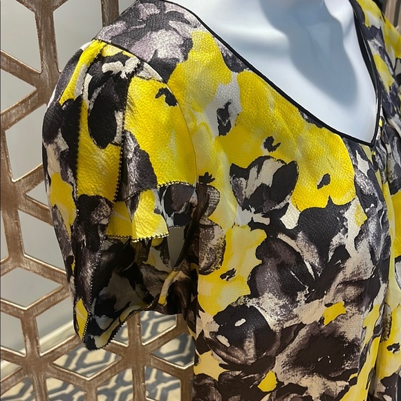 Kenar Floral Yellow and Black Blouse - Picture 3 of 9